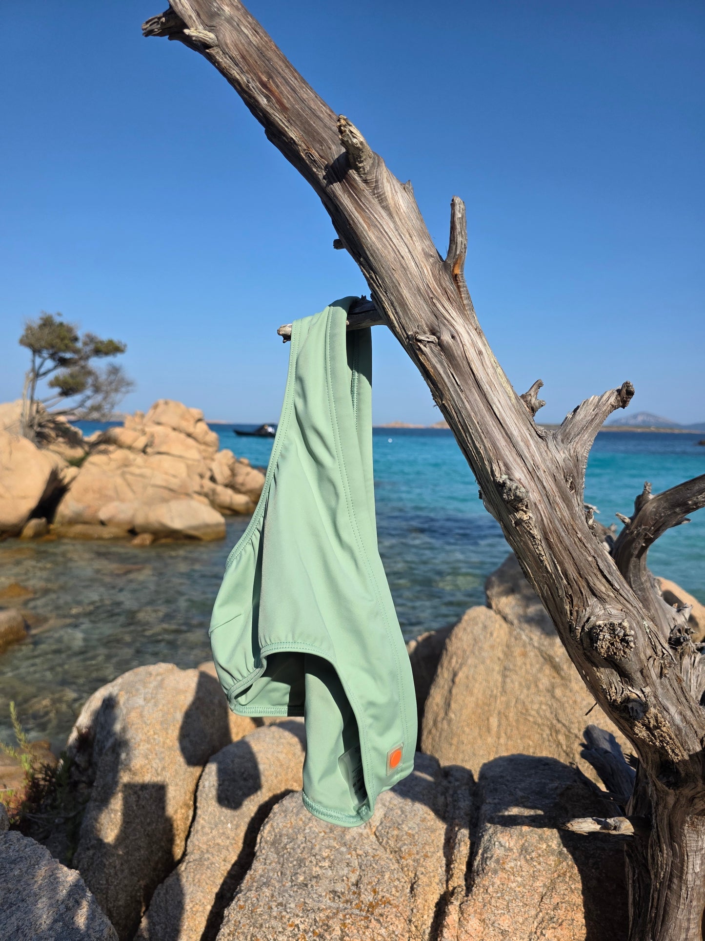 BAÑADOR BREVE PARA HOMBRE - SLIM FIT - VERDE PASTEL