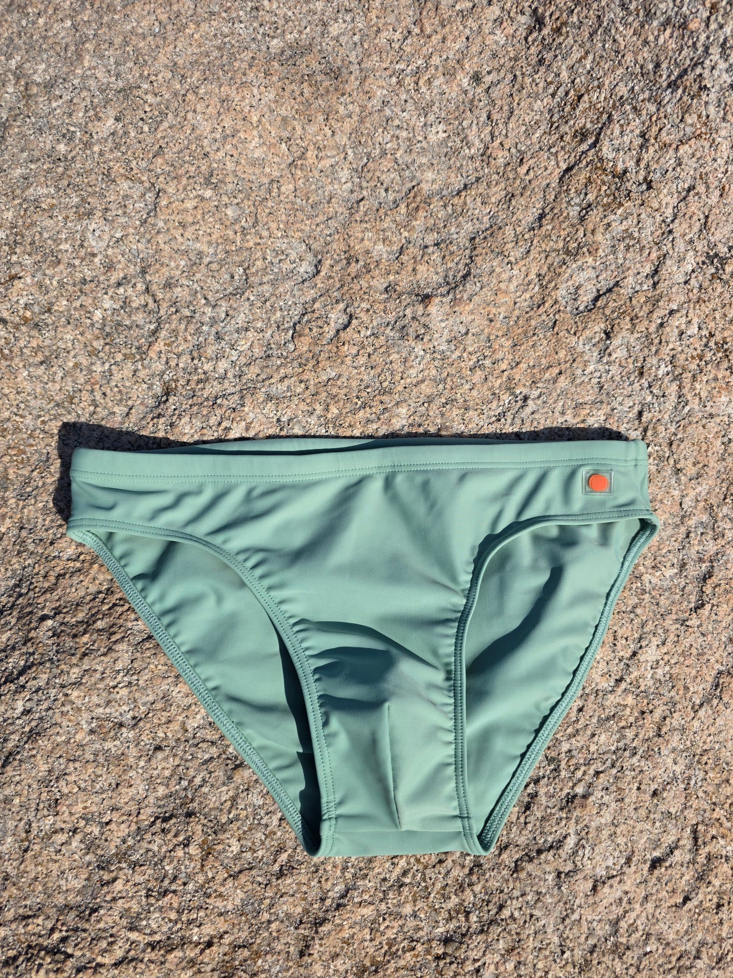 BAÑADOR BREVE PARA HOMBRE - SLIM FIT - VERDE PASTEL