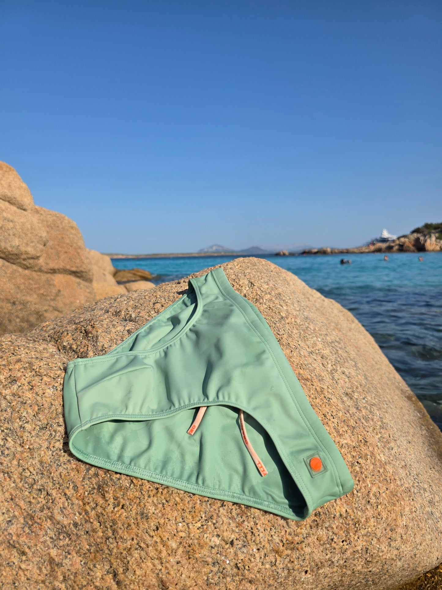 BAÑADOR BREVE PARA HOMBRE - SLIM FIT - VERDE PASTEL