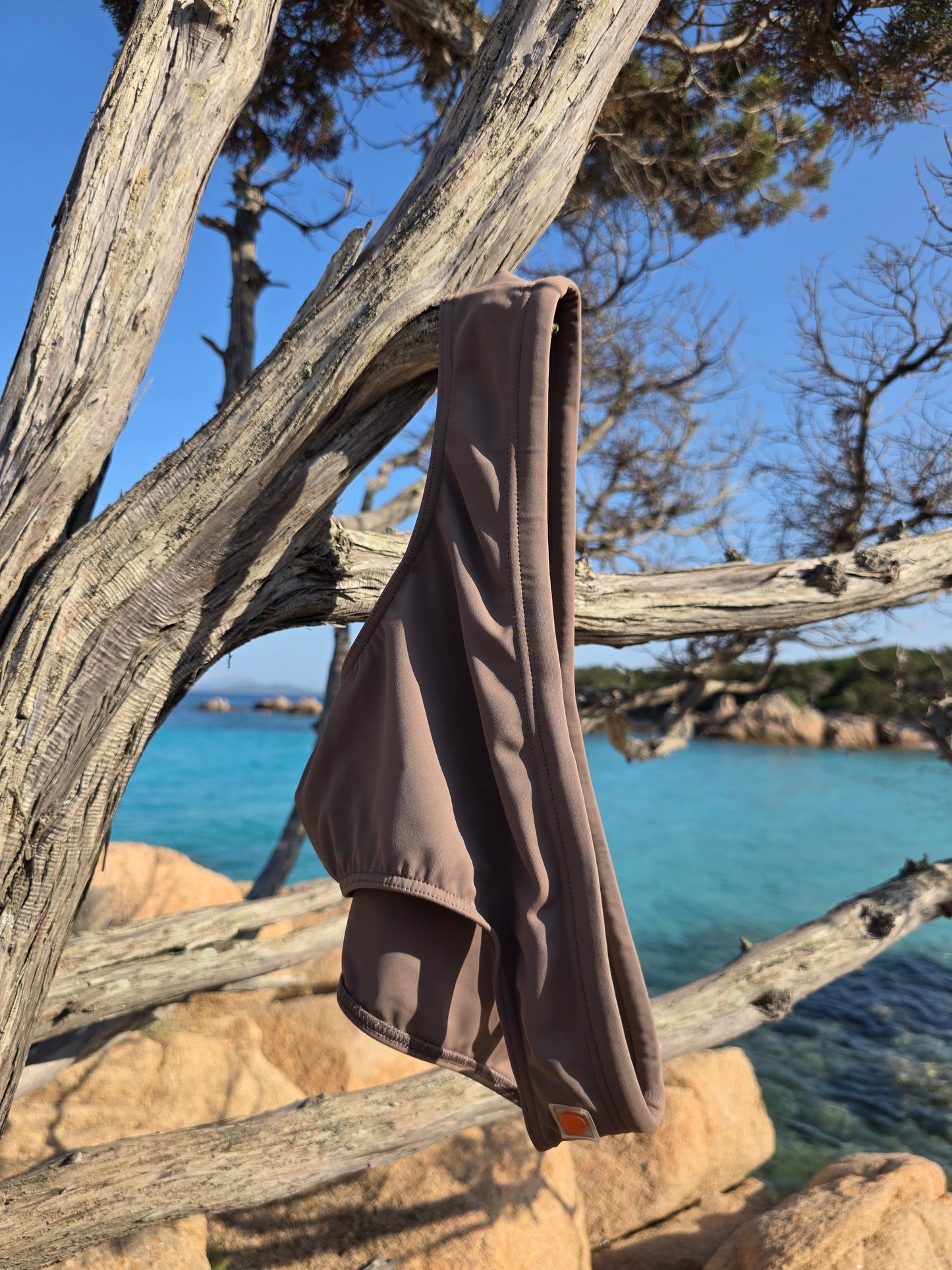 BAÑADOR BREVE DE HOMBRE - SLIM FIT - COLOR CAFÉ MOCA