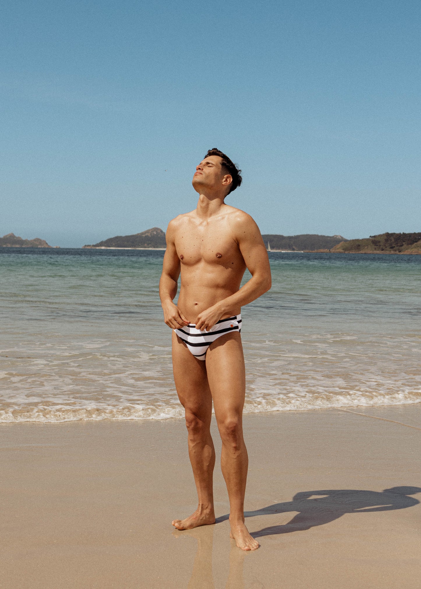 SWIM BRIEFS LIGHT FIT - BLACK WAVES