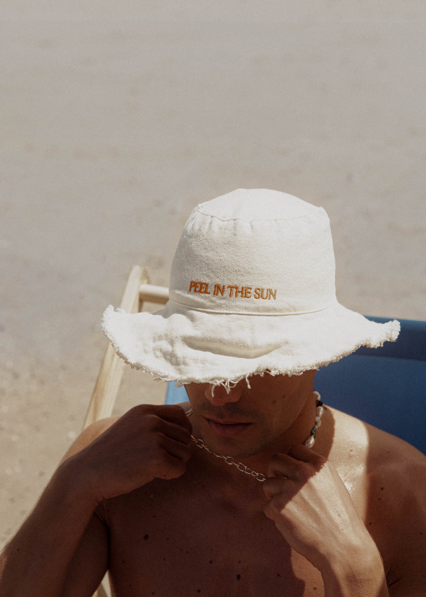 SOMBRERO PANANA COLOR CRUDO - LEMA "PEEL IN THE SUN"
