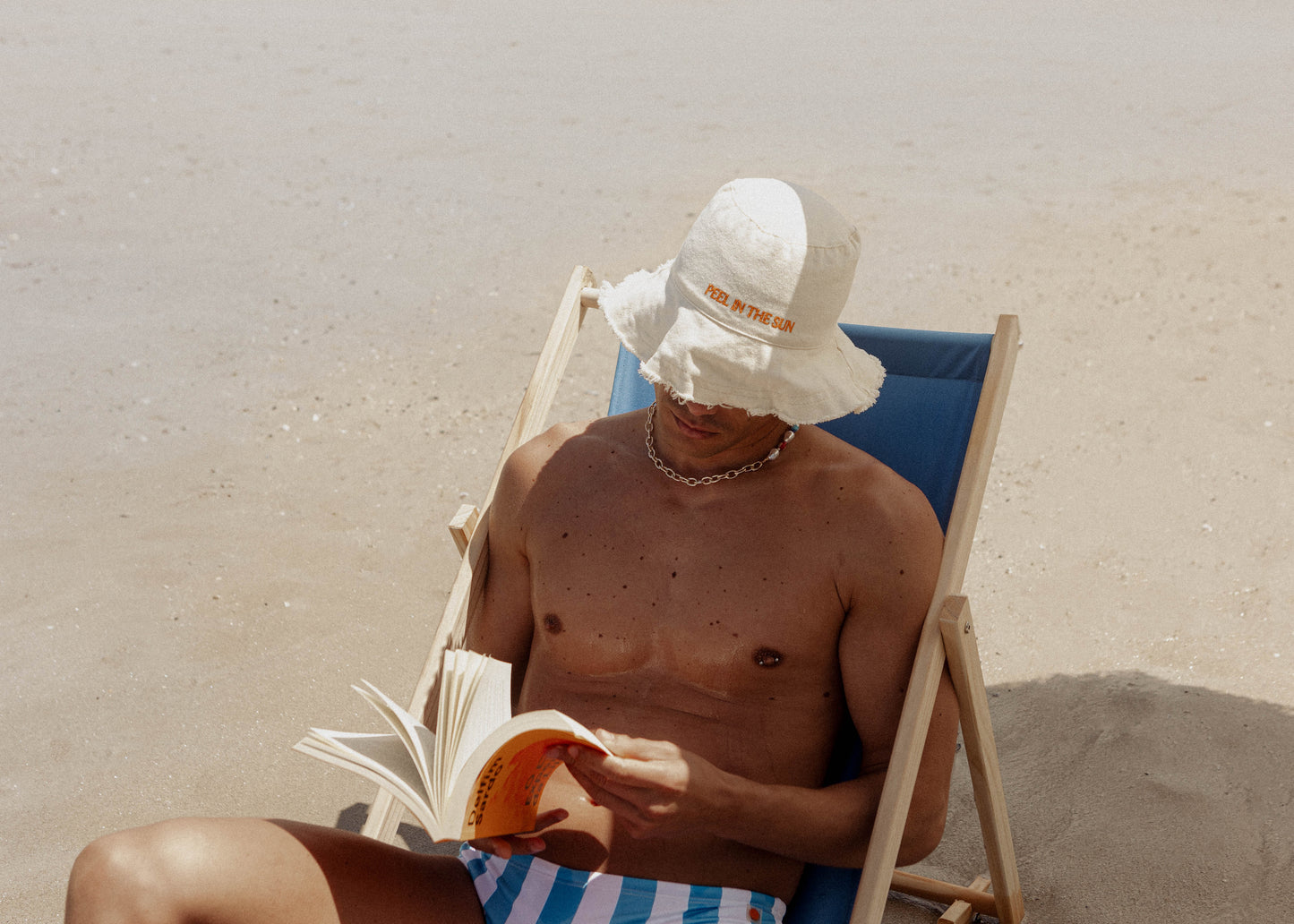 SOMBRERO PANANA COLOR CRUDO - LEMA "PEEL IN THE SUN"