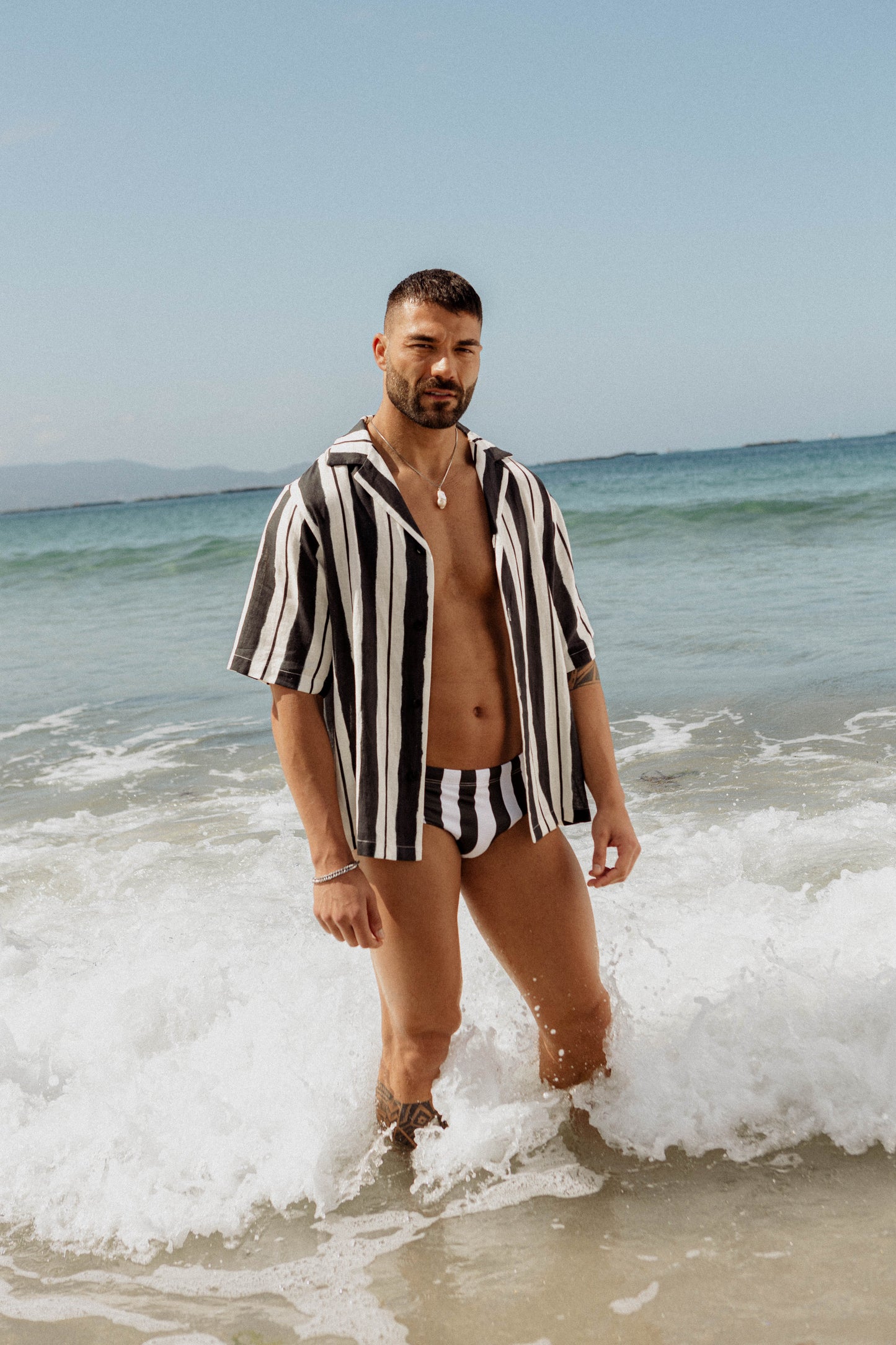 CUECAS DE BANHO HOMEM - CLASSIC FIT - RISCAS PRETAS E BRANCAS