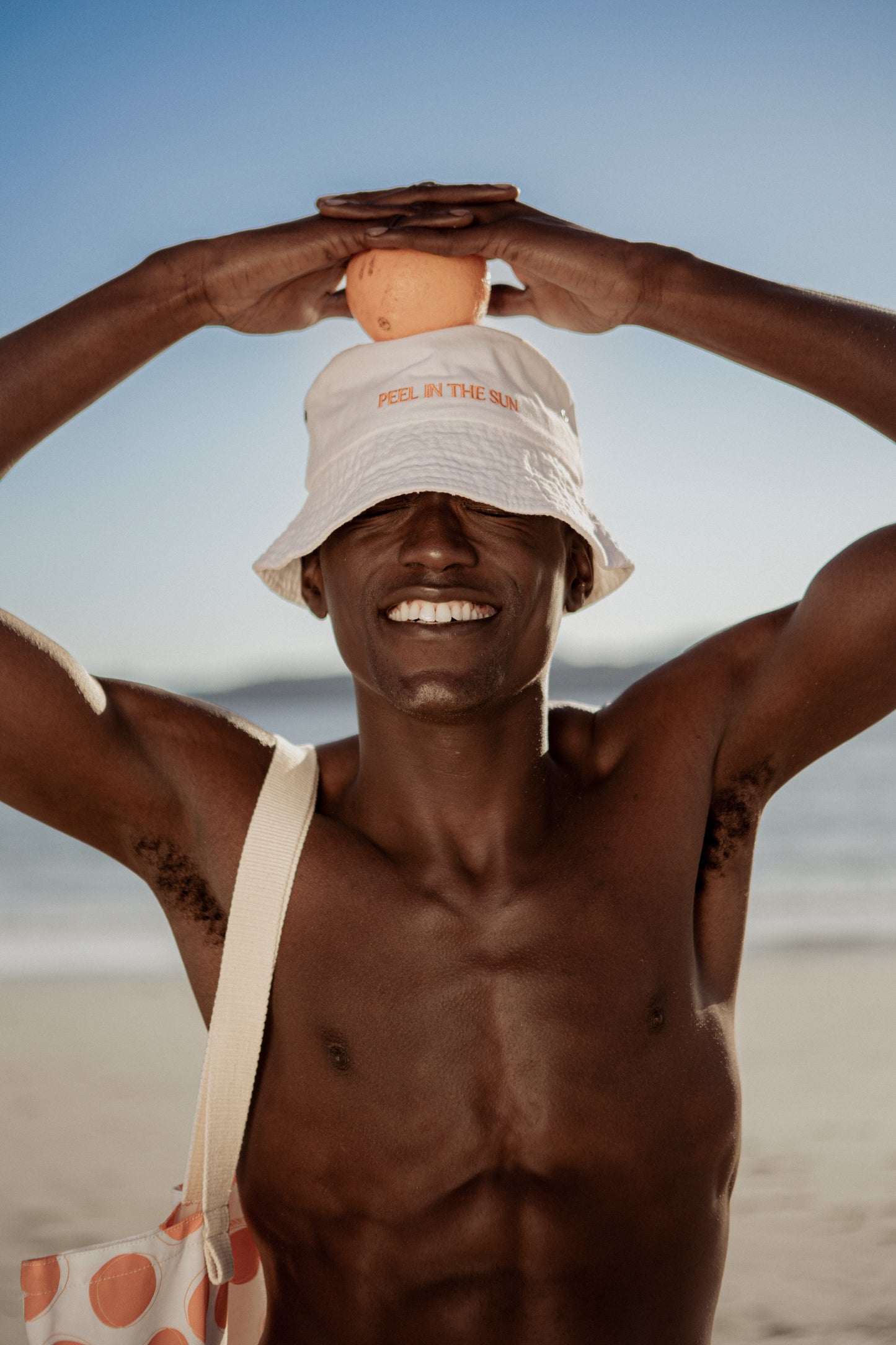 CHAPÉU BUCKET COR CRÚ - "PEEL IN THE SUN" MENSAGEM